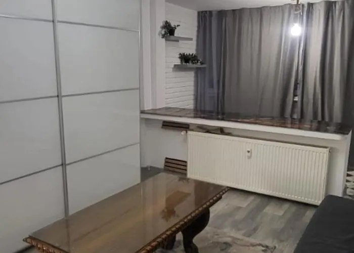 Alexandra Apartment *